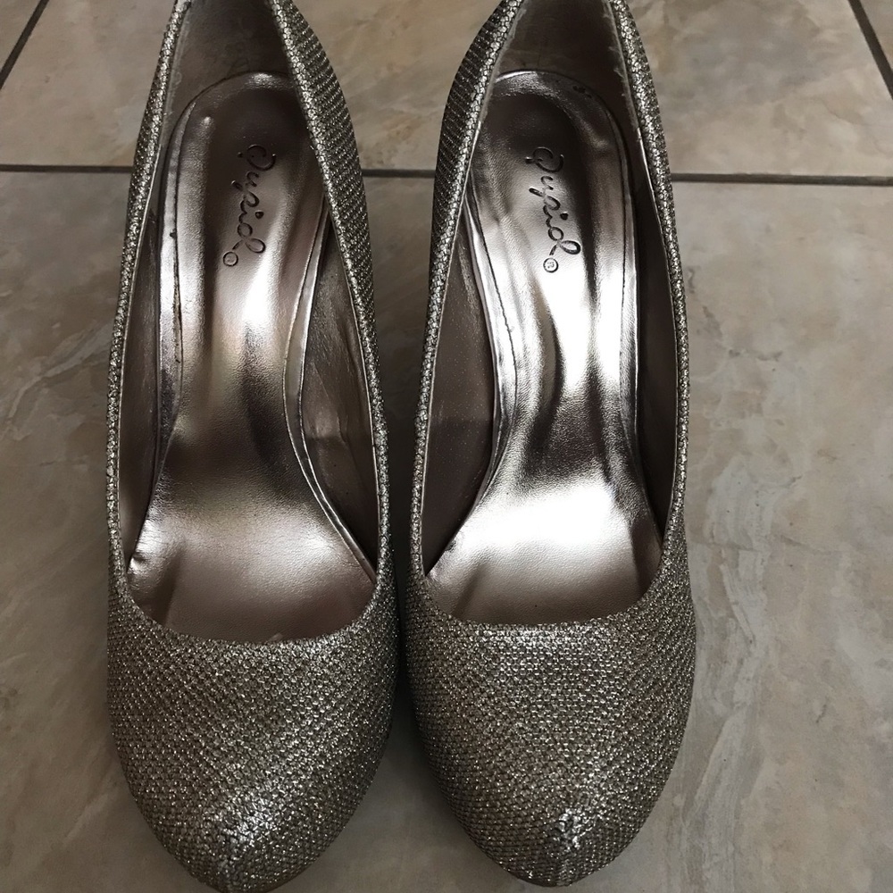 Sparkly Gold Heels - Picture 3 of 5